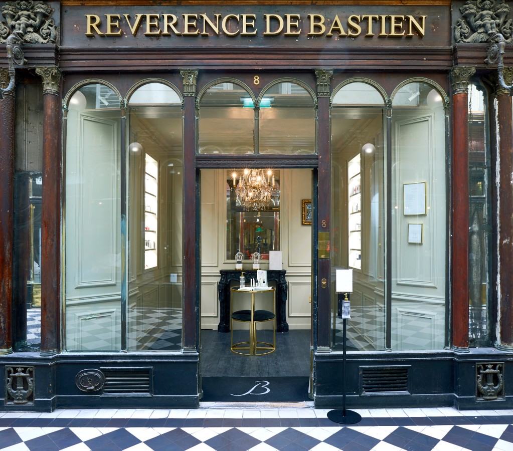 Bastien Gonzalez le pédicure star des palaces dans le monde ouvre sa 1er boutique parisienne (75)